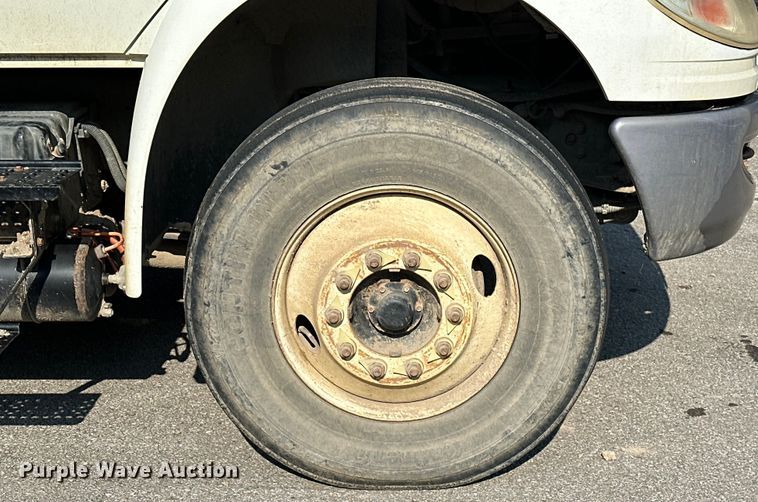 image for item EG0498 2008 International 4400 utility / service truck