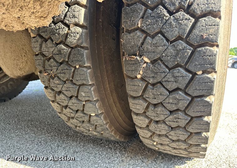 image for item EG0498 2008 International 4400 utility / service truck