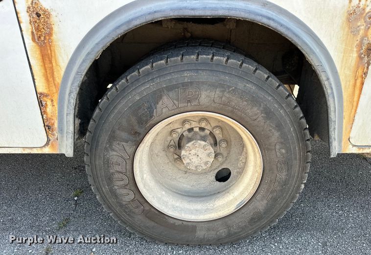 image for item EG0498 2008 International 4400 utility / service truck