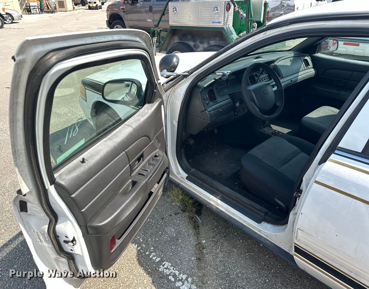 image for item EG0499 2011 Ford Crown Victoria Police Interceptor 