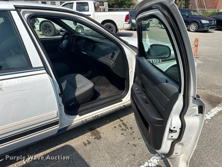 image for item EG0499 2011 Ford Crown Victoria Police Interceptor 