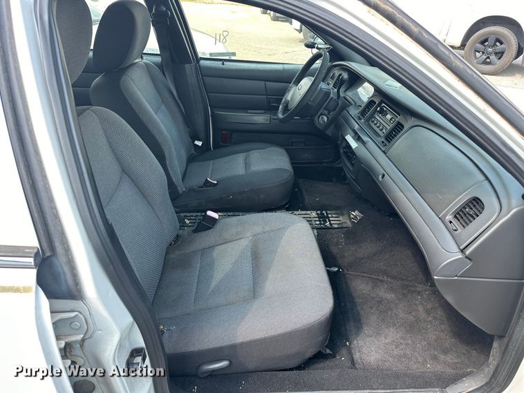 image for item EG0499 2011 Ford Crown Victoria Police Interceptor 