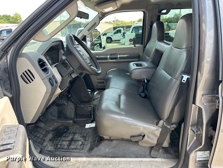 image for item EG0501 2009 Ford F250 Super Duty Crew Cab pickup truck