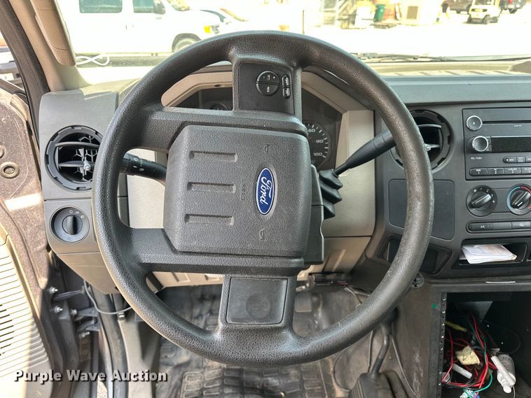 image for item EG0501 2009 Ford F250 Super Duty Crew Cab pickup truck