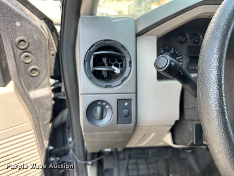 image for item EG0501 2009 Ford F250 Super Duty Crew Cab pickup truck