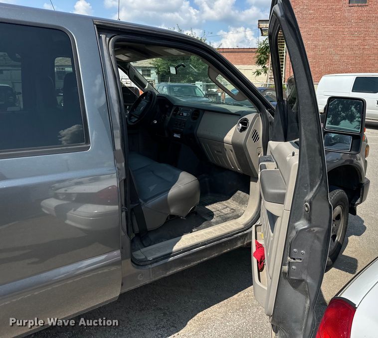 image for item EG0501 2009 Ford F250 Super Duty Crew Cab pickup truck