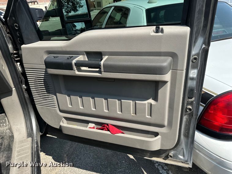 image for item EG0501 2009 Ford F250 Super Duty Crew Cab pickup truck