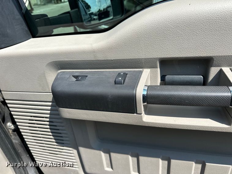 image for item EG0501 2009 Ford F250 Super Duty Crew Cab pickup truck