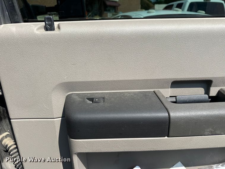 image for item EG0501 2009 Ford F250 Super Duty Crew Cab pickup truck