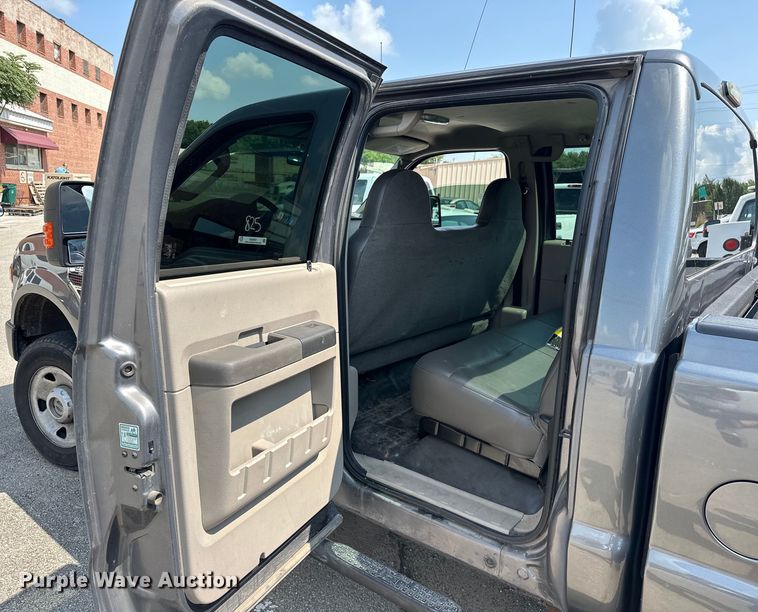image for item EG0501 2009 Ford F250 Super Duty Crew Cab pickup truck