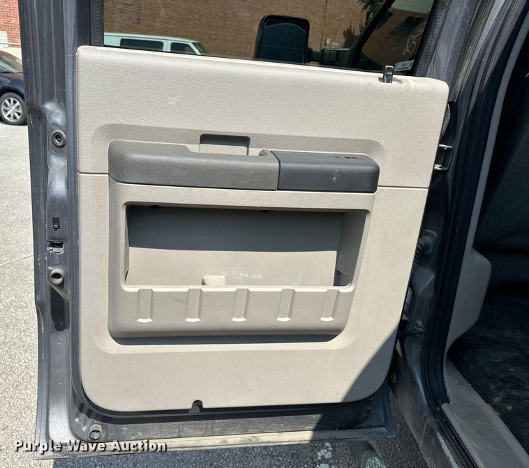 image for item EG0501 2009 Ford F250 Super Duty Crew Cab pickup truck