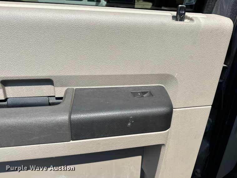 image for item EG0501 2009 Ford F250 Super Duty Crew Cab pickup truck