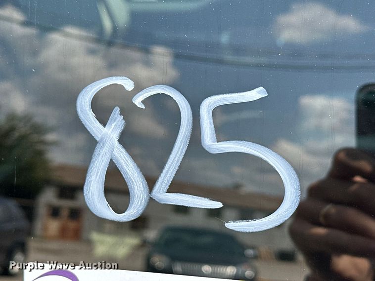 image for item EG0501 2009 Ford F250 Super Duty Crew Cab pickup truck