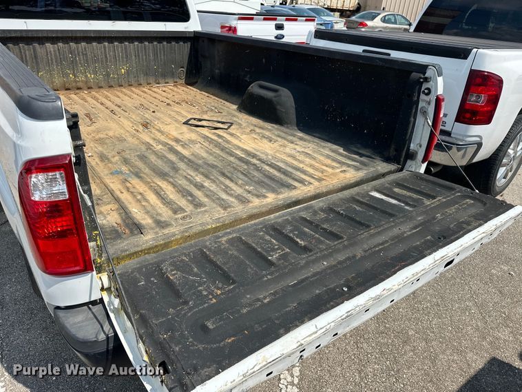 image for item EG0503 2011 Ford F250 Super Duty SuperCab pickup truck