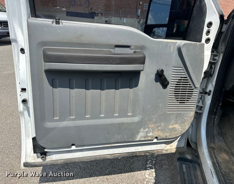 image for item EG0503 2011 Ford F250 Super Duty SuperCab pickup truck