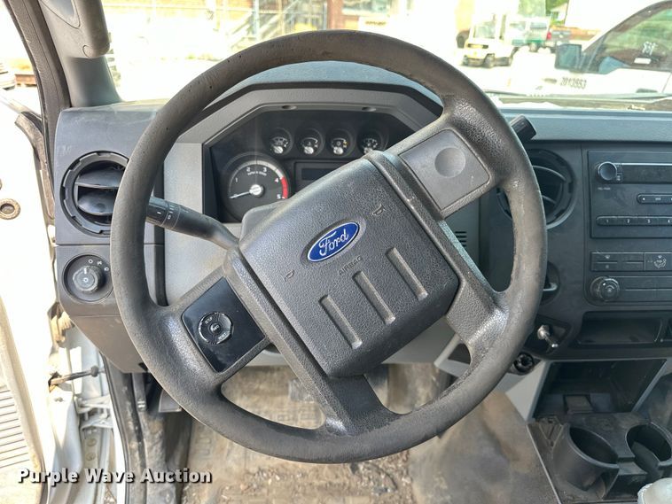 image for item EG0503 2011 Ford F250 Super Duty SuperCab pickup truck