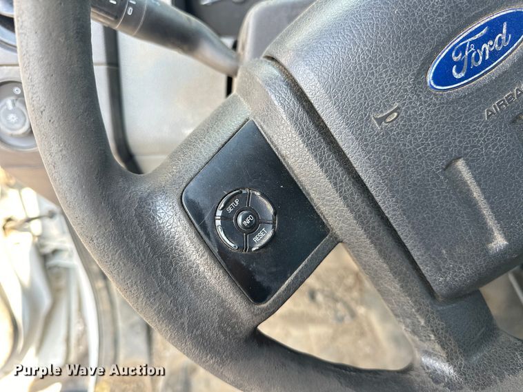 image for item EG0503 2011 Ford F250 Super Duty SuperCab pickup truck