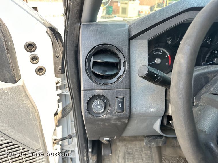 image for item EG0503 2011 Ford F250 Super Duty SuperCab pickup truck