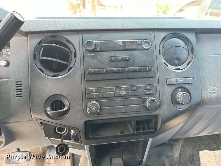 image for item EG0503 2011 Ford F250 Super Duty SuperCab pickup truck