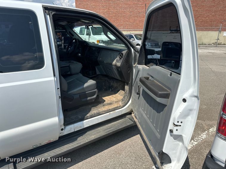 image for item EG0503 2011 Ford F250 Super Duty SuperCab pickup truck