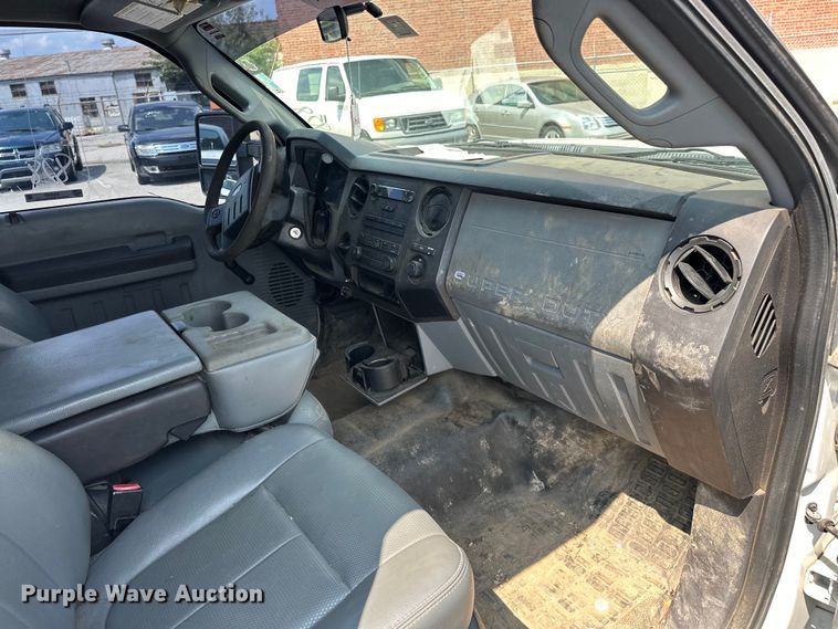 image for item EG0503 2011 Ford F250 Super Duty SuperCab pickup truck