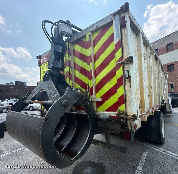 image for item EG0522 2017 Kenworth T370 grapple crane truck