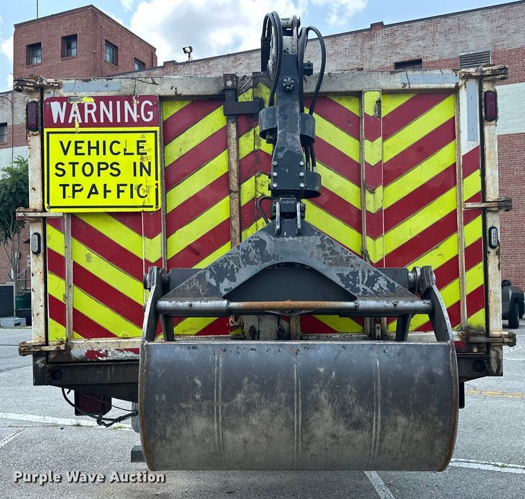 image for item EG0522 2017 Kenworth T370 grapple crane truck