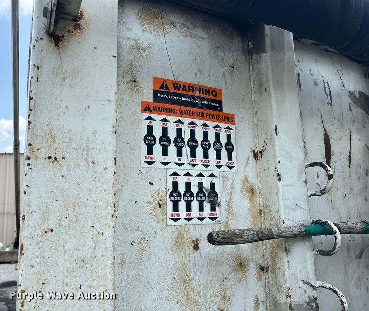 image for item EG0522 2017 Kenworth T370 grapple crane truck