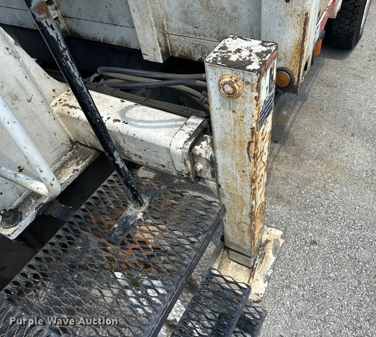 image for item EG0522 2017 Kenworth T370 grapple crane truck