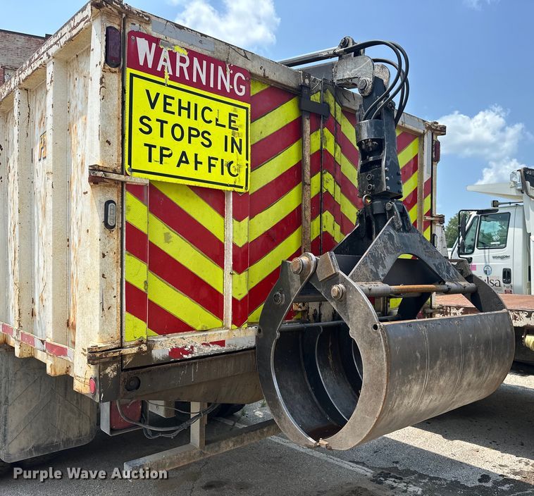 image for item EG0522 2017 Kenworth T370 grapple crane truck