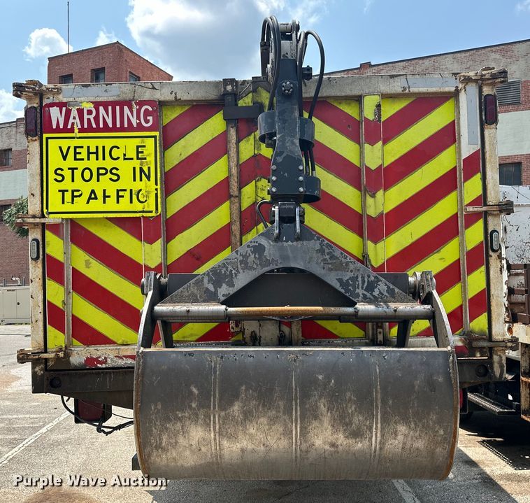 image for item EG0522 2017 Kenworth T370 grapple crane truck