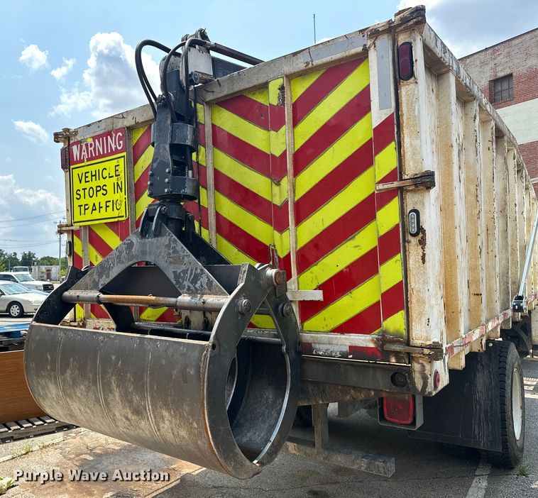 image for item EG0522 2017 Kenworth T370 grapple crane truck