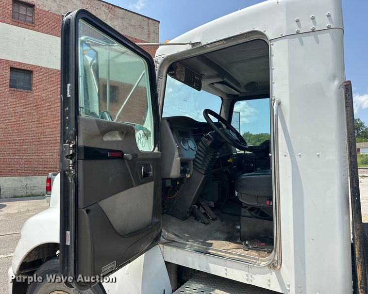 image for item EG0522 2017 Kenworth T370 grapple crane truck