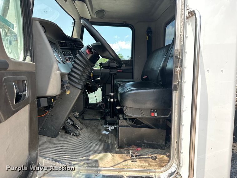 image for item EG0522 2017 Kenworth T370 grapple crane truck