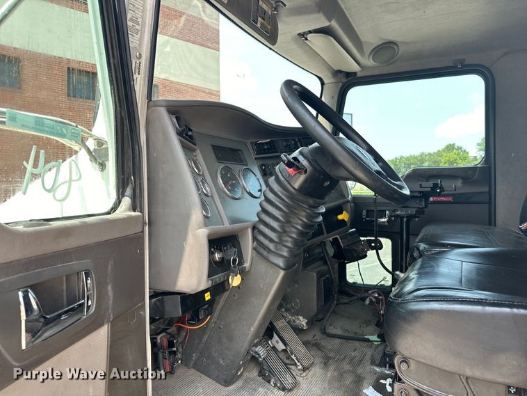 image for item EG0522 2017 Kenworth T370 grapple crane truck