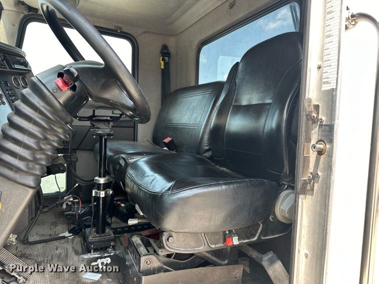 image for item EG0522 2017 Kenworth T370 grapple crane truck