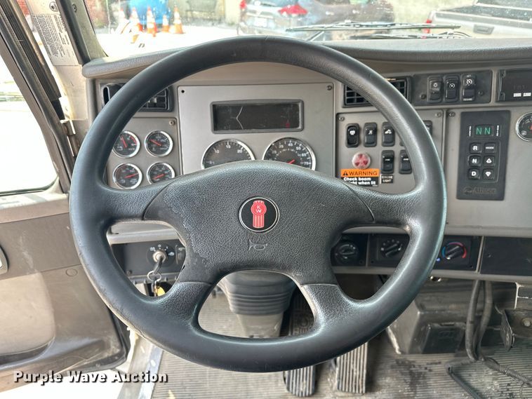 image for item EG0522 2017 Kenworth T370 grapple crane truck