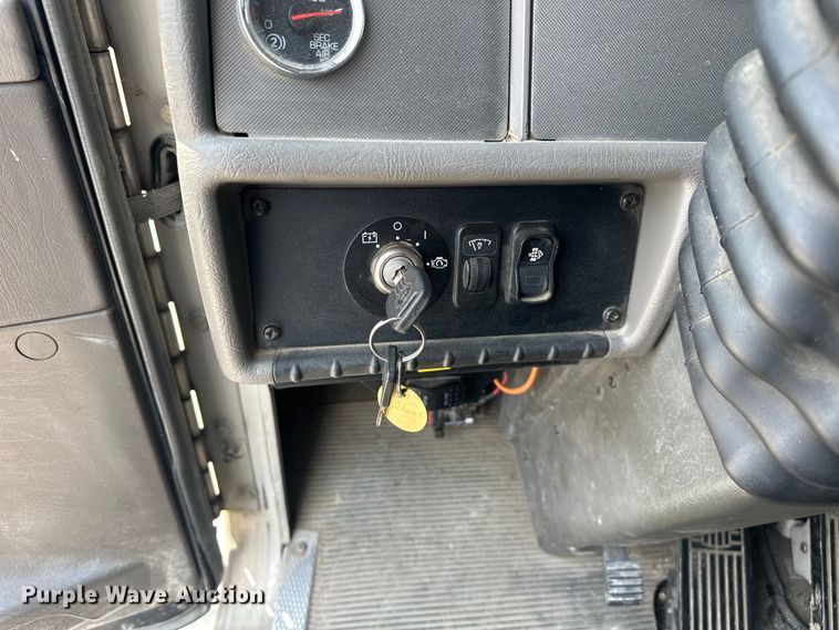 image for item EG0522 2017 Kenworth T370 grapple crane truck