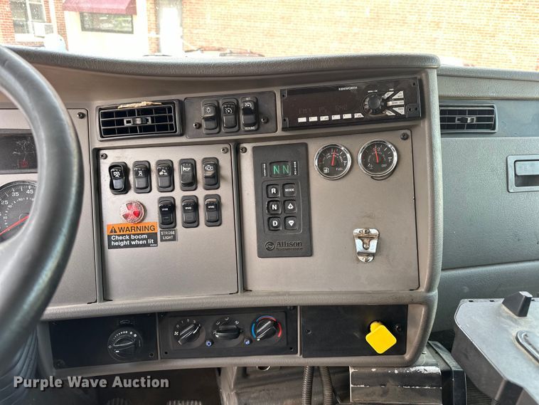 image for item EG0522 2017 Kenworth T370 grapple crane truck