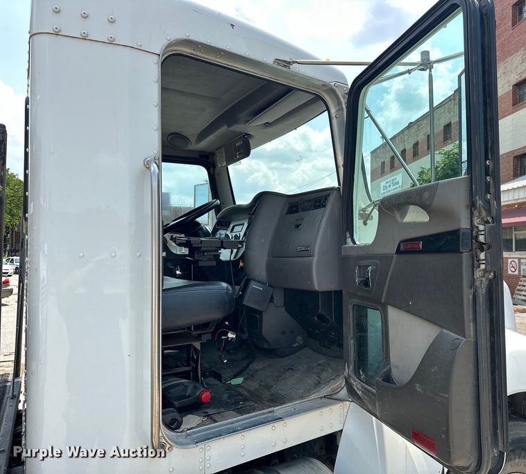 image for item EG0522 2017 Kenworth T370 grapple crane truck