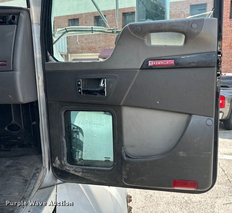 image for item EG0522 2017 Kenworth T370 grapple crane truck