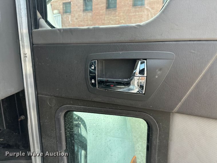 image for item EG0522 2017 Kenworth T370 grapple crane truck