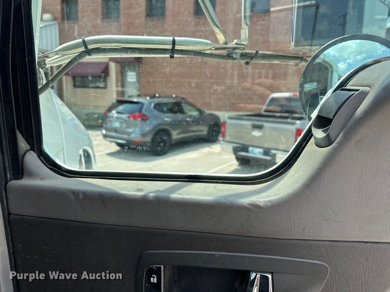 image for item EG0522 2017 Kenworth T370 grapple crane truck