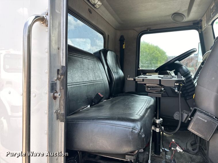 image for item EG0522 2017 Kenworth T370 grapple crane truck