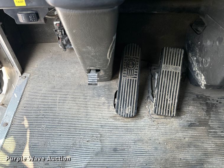 image for item EG0522 2017 Kenworth T370 grapple crane truck