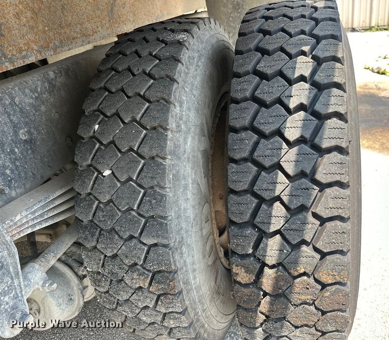 image for item EG0522 2017 Kenworth T370 grapple crane truck