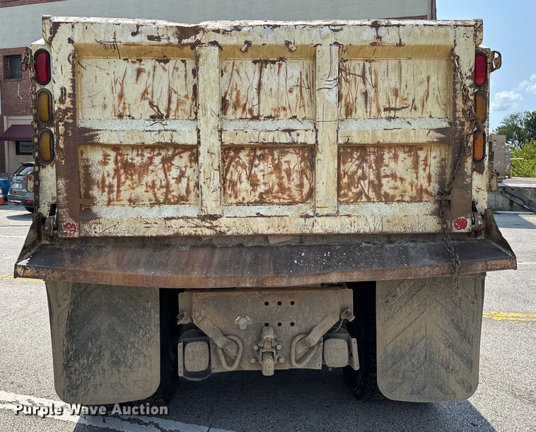 image for item EG0523 2011 International 7400 dump truck