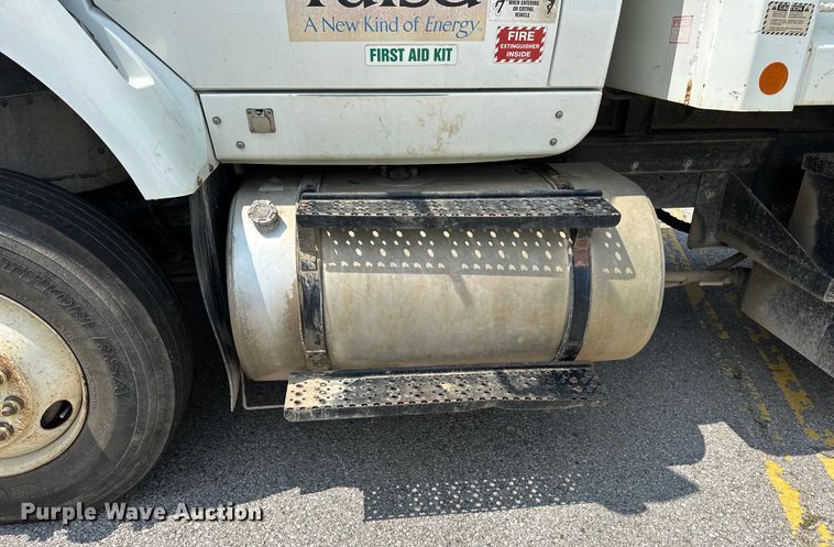 image for item EG0523 2011 International 7400 dump truck