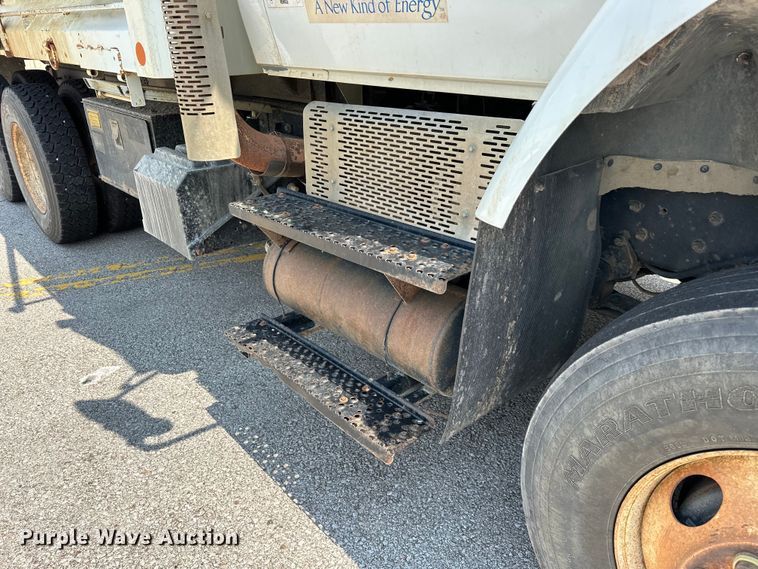 image for item EG0523 2011 International 7400 dump truck