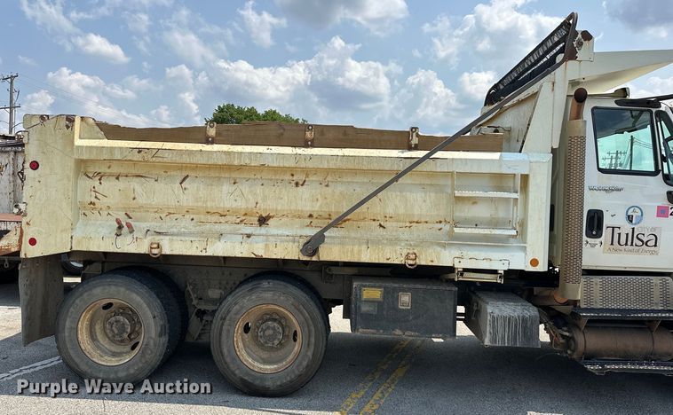 image for item EG0523 2011 International 7400 dump truck